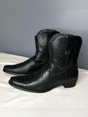 Men's Black Western Cowboy Boots - Textured Leather